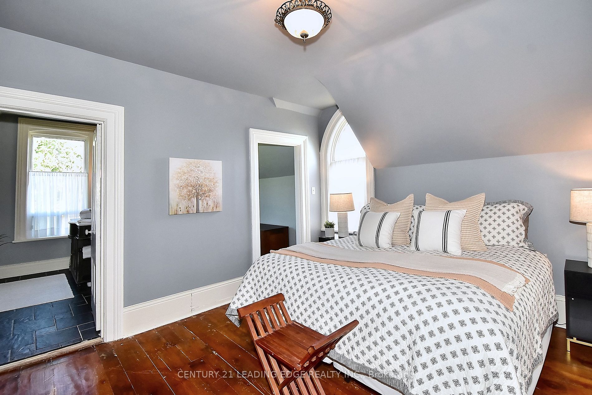 55 Brock Street E