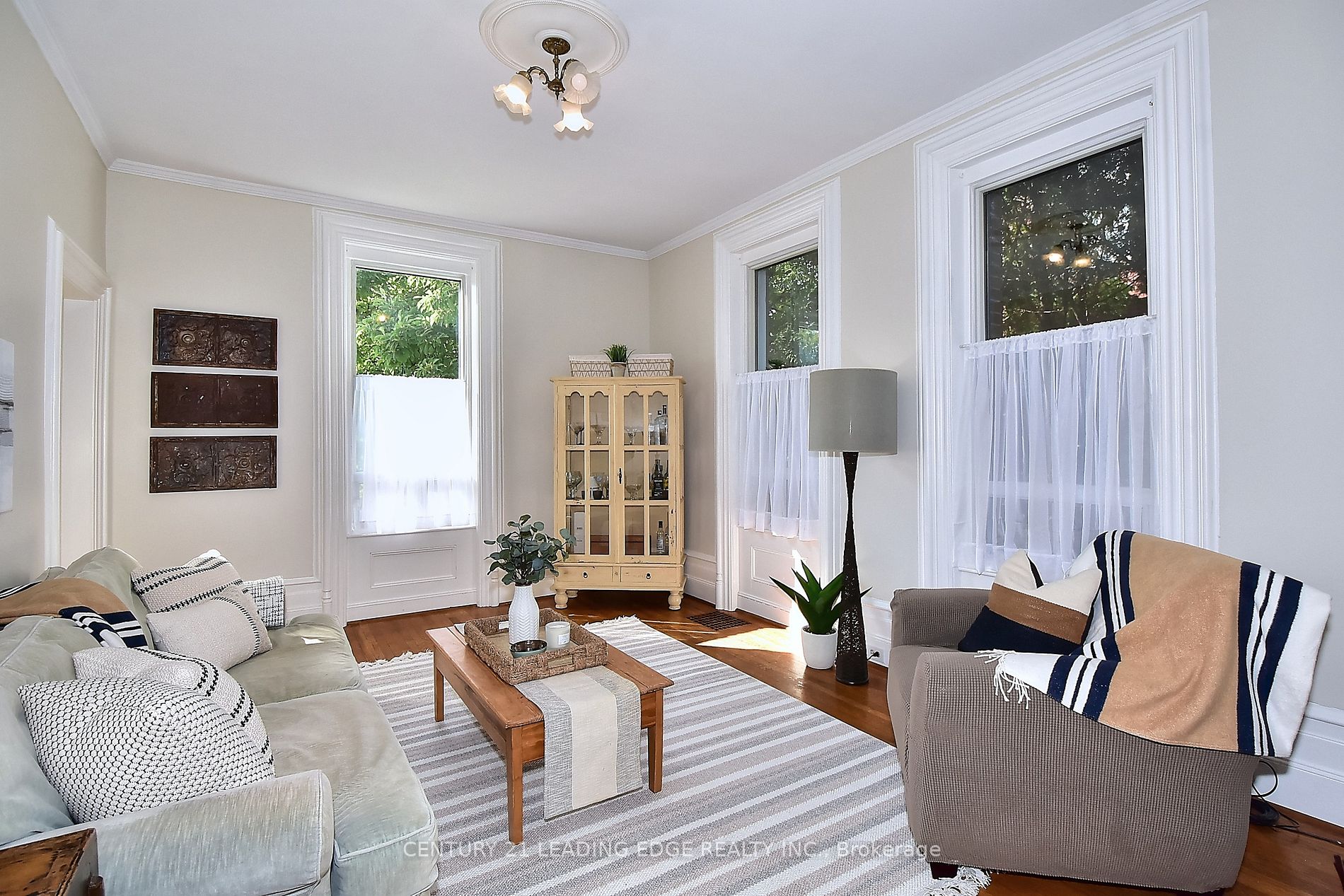 55 Brock Street E
