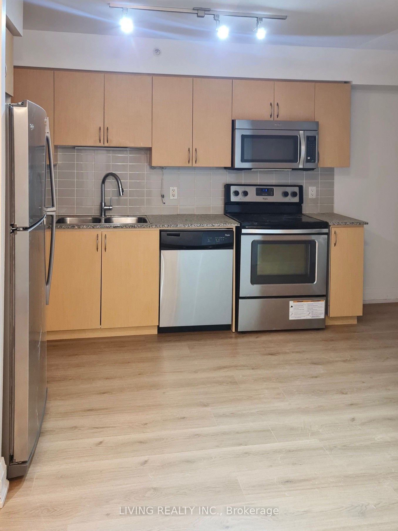 370 Hwy 7 E #802