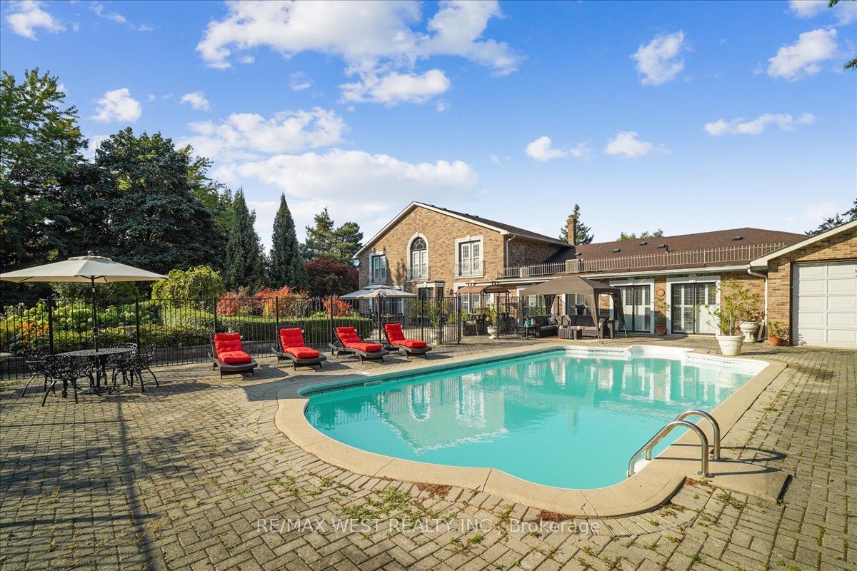 190 Sandys Drive