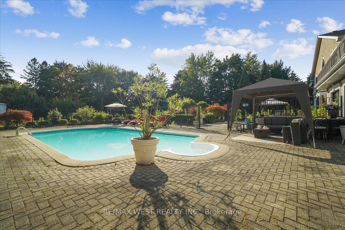 190 Sandys Drive