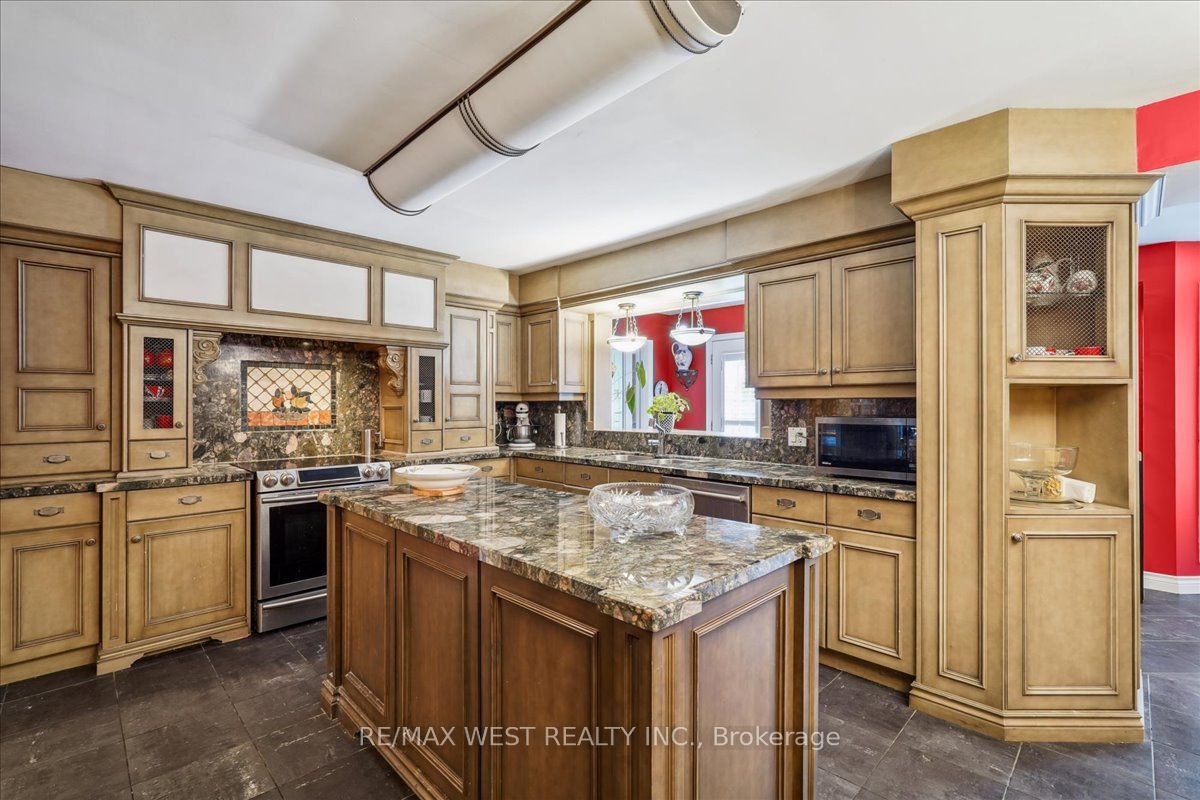 190 Sandys Drive
