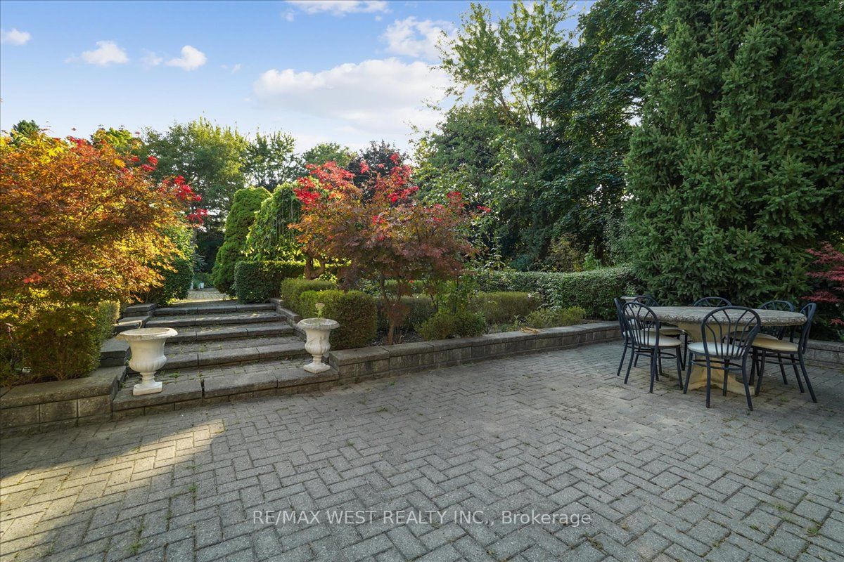 190 Sandys Drive