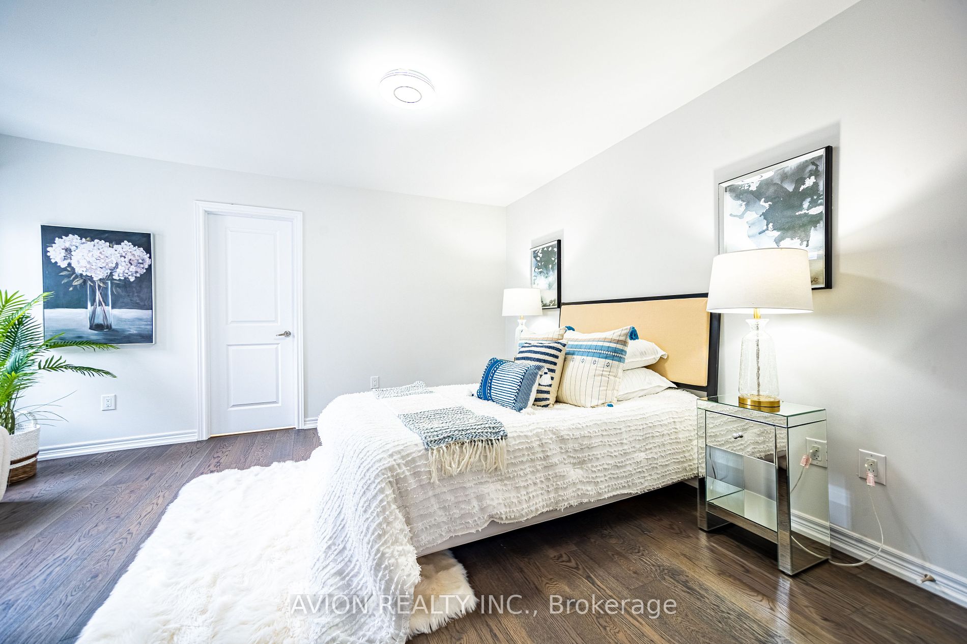 538 White's Hill Avenue