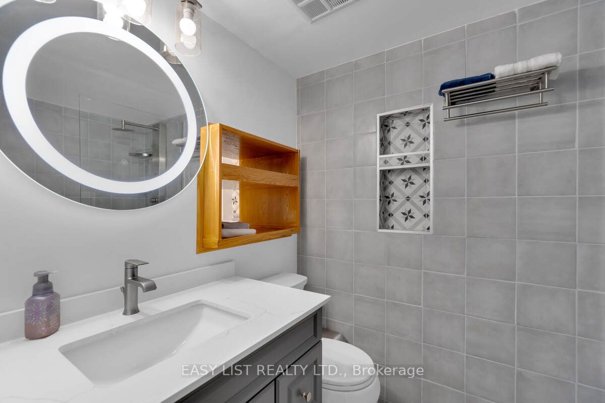 20 Harding Boulevard W, #810