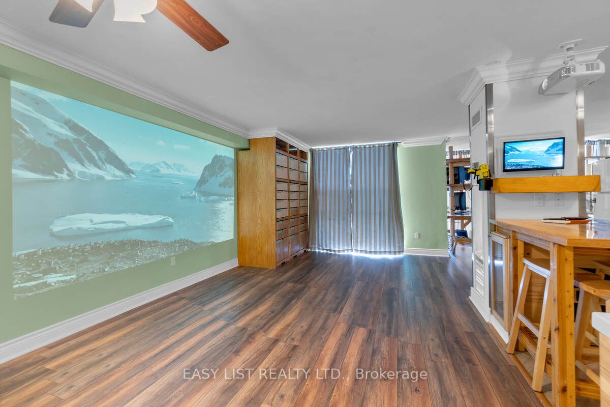 20 Harding Boulevard W, #810