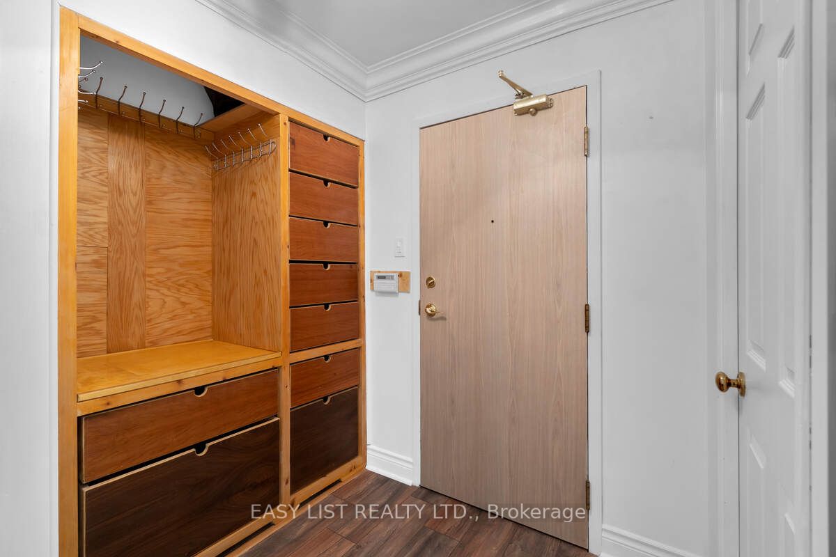 20 Harding Boulevard W, #810