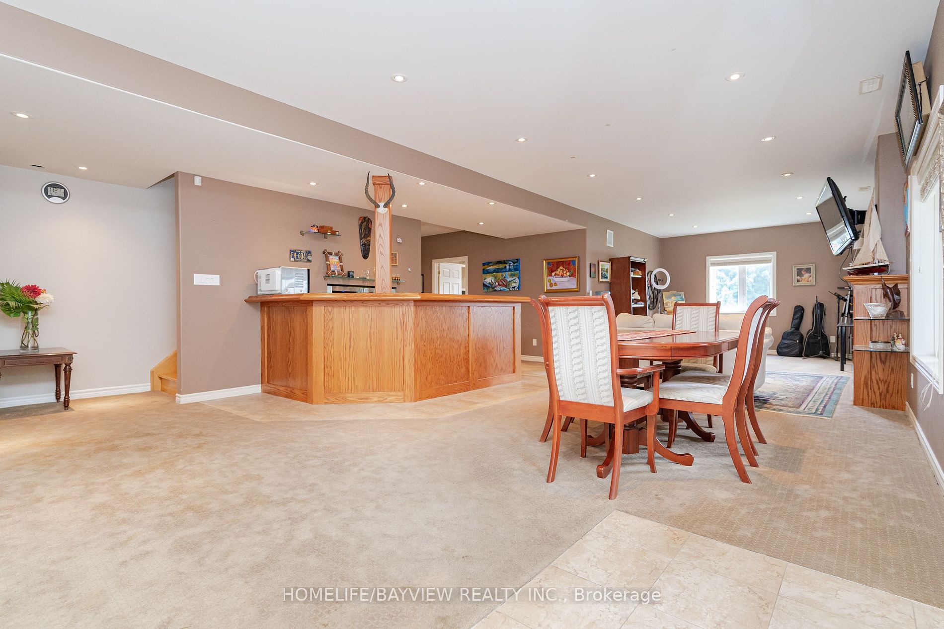 202 John Street W