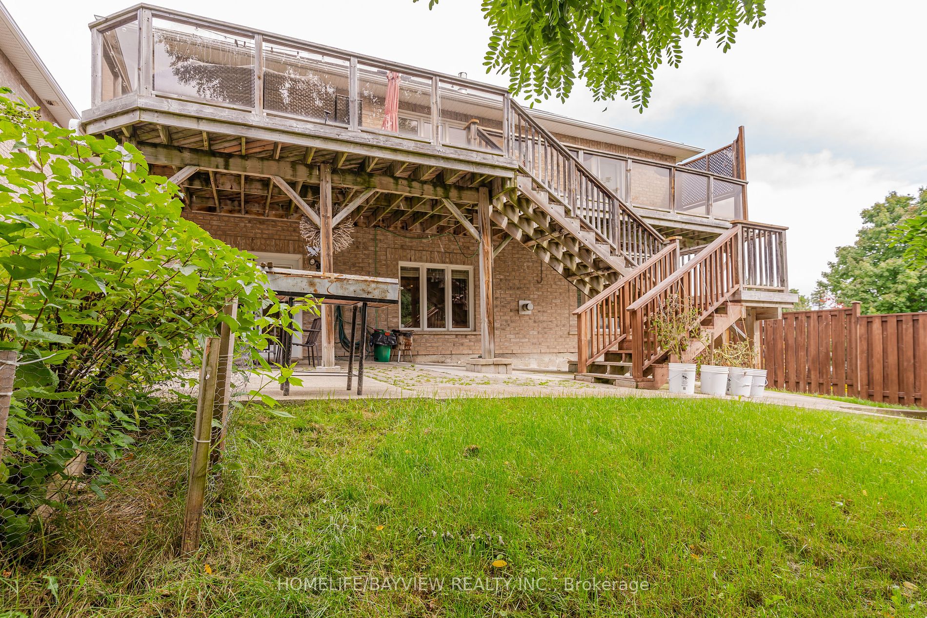 202 John Street W