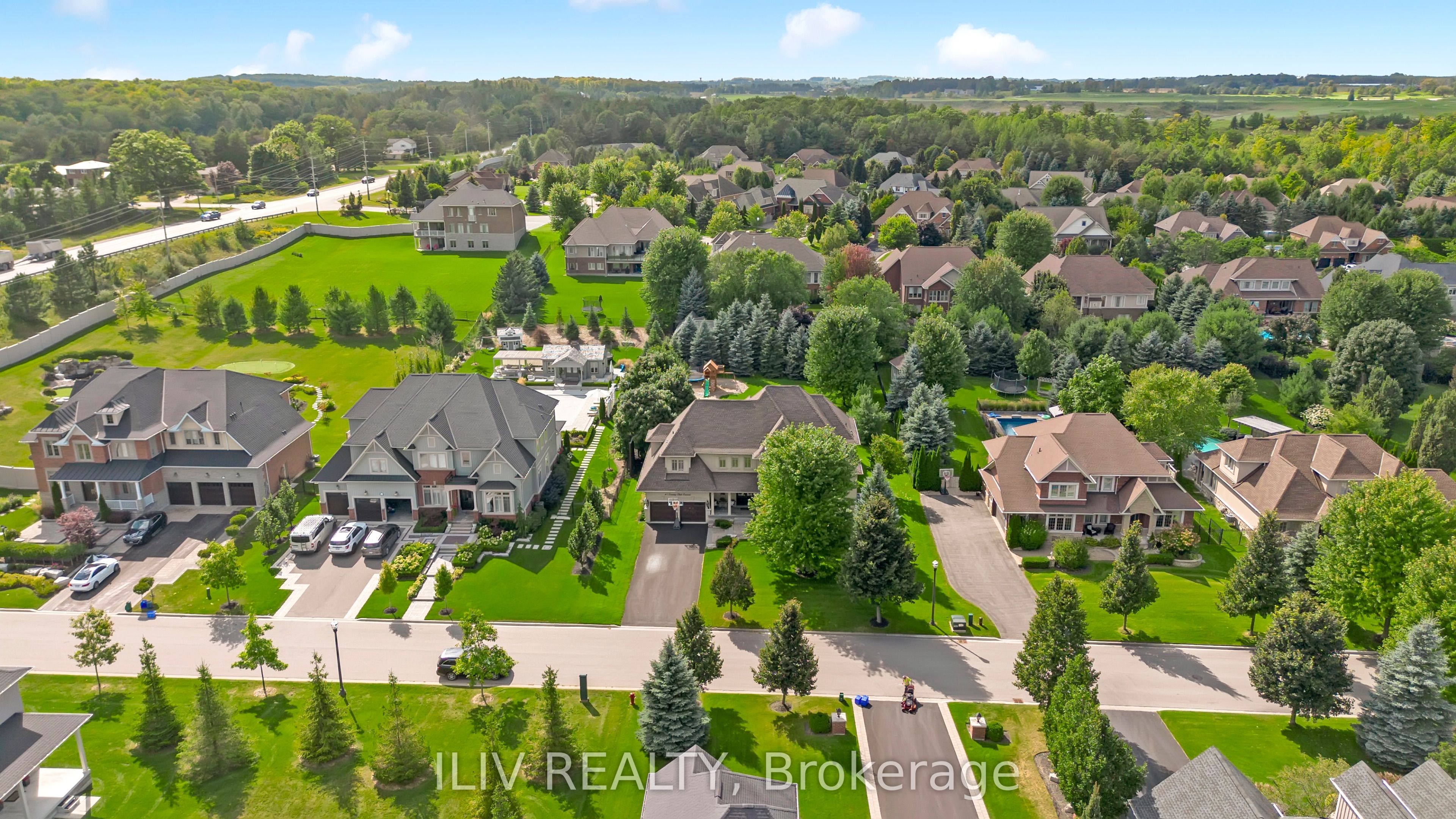 41 Country Club Crescent