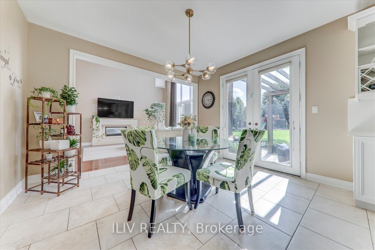 41 Country Club Crescent