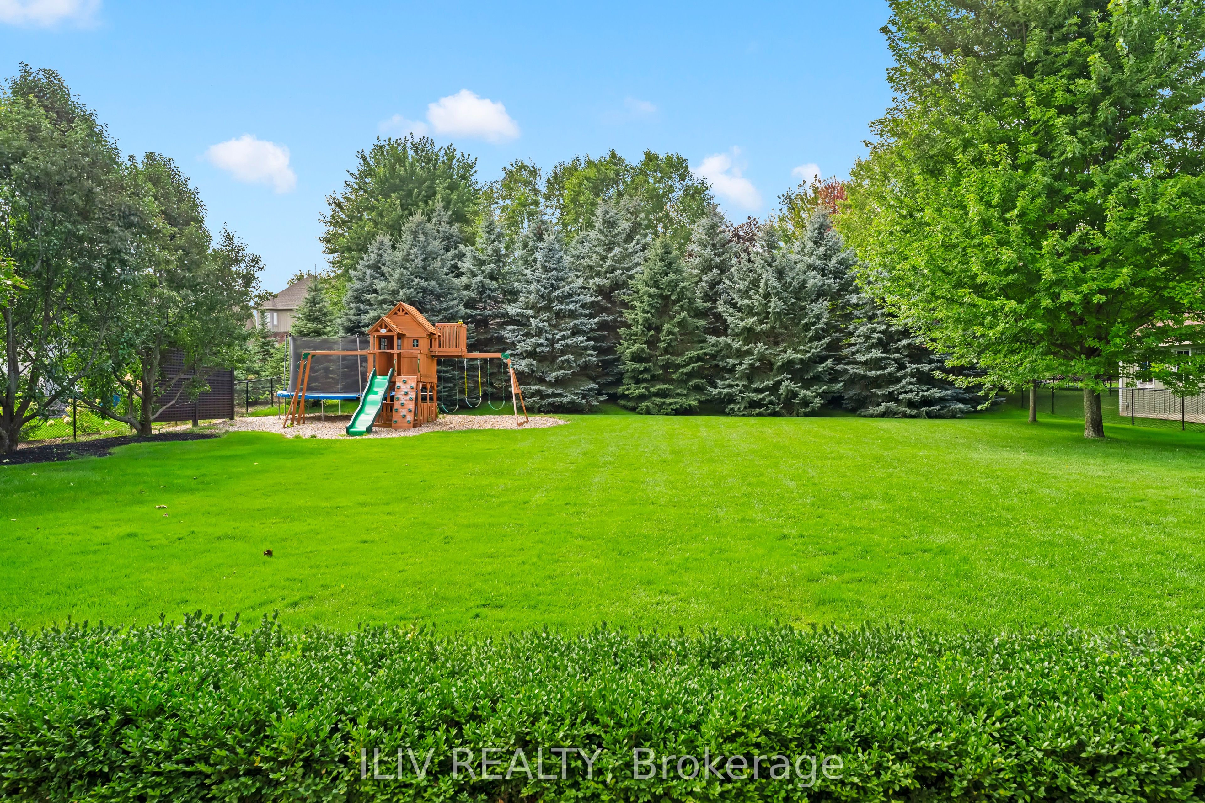 41 Country Club Crescent