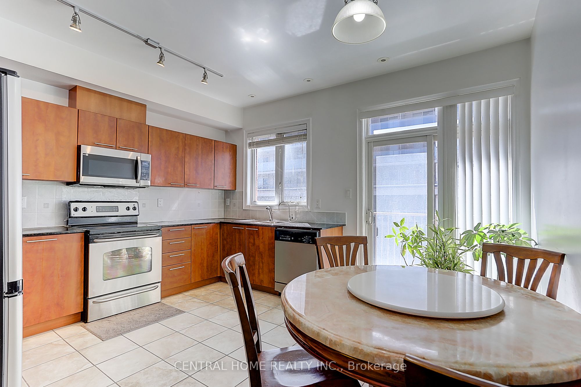 21 Galleria Parkway, #21