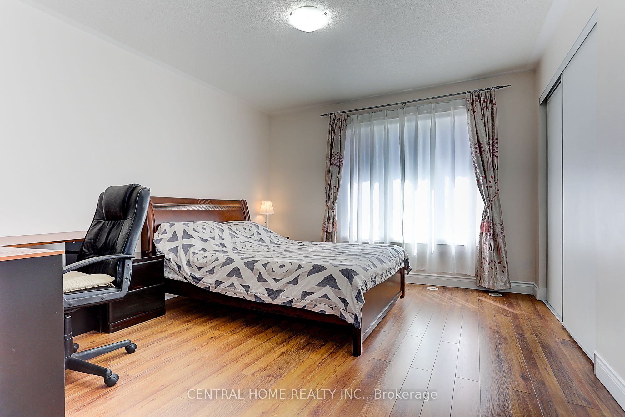 21 Galleria Parkway, #21