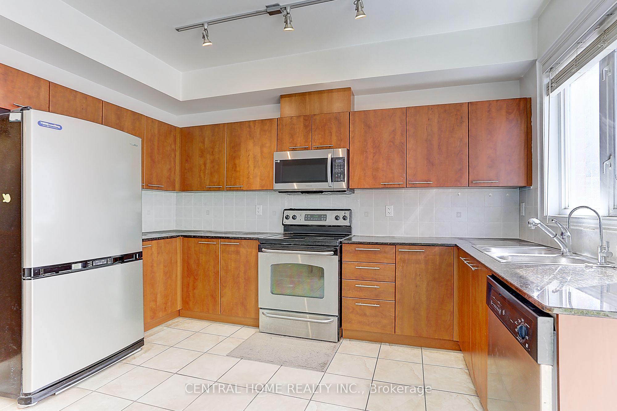 21 Galleria Parkway, #21
