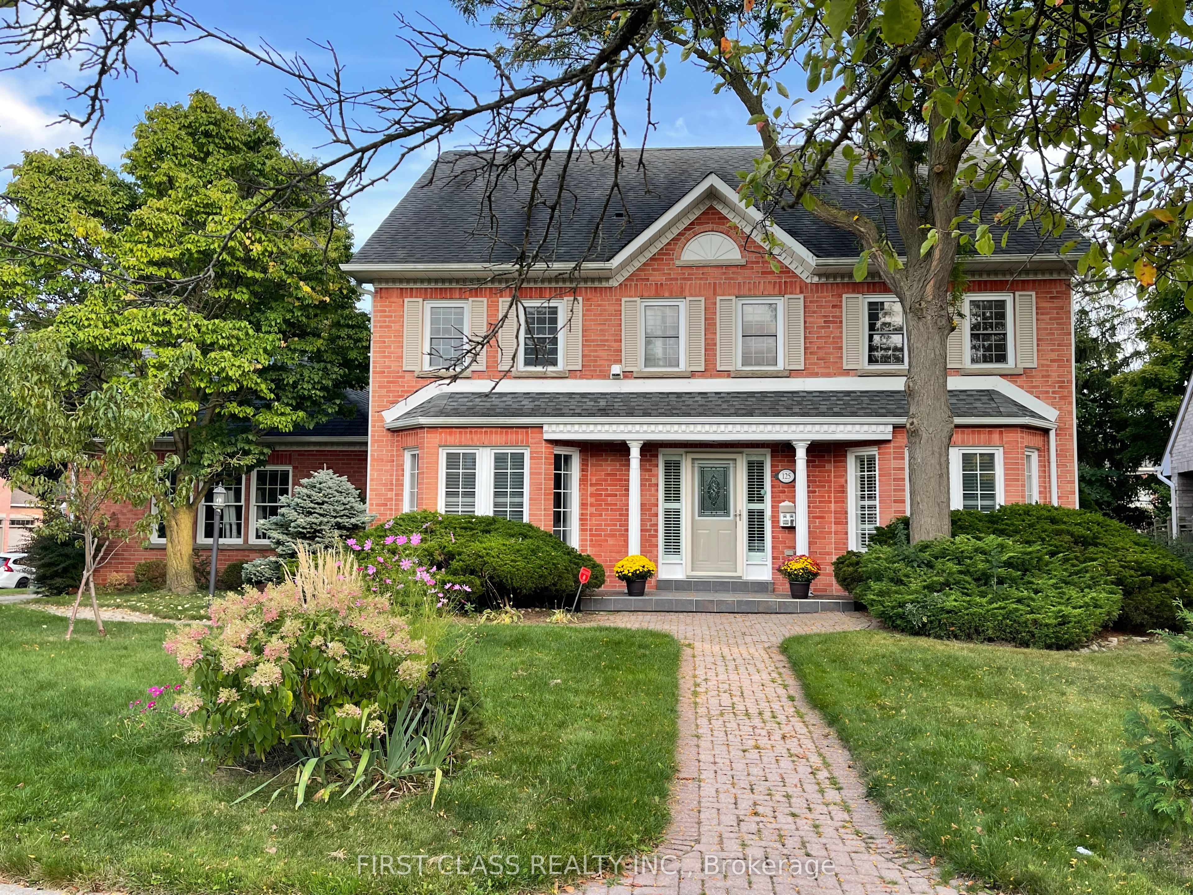125 Longwater Chase