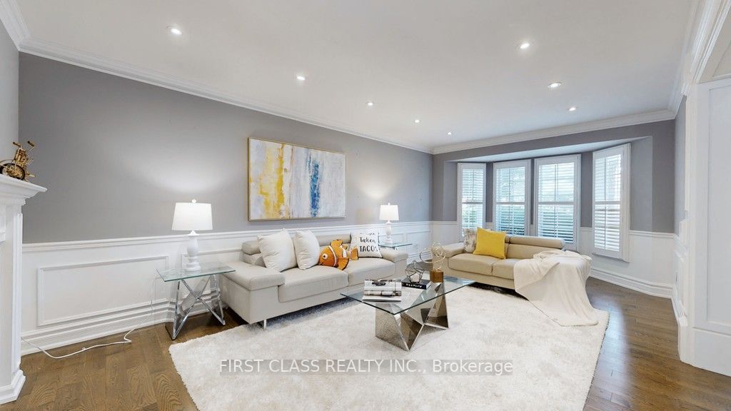 125 Longwater Chase