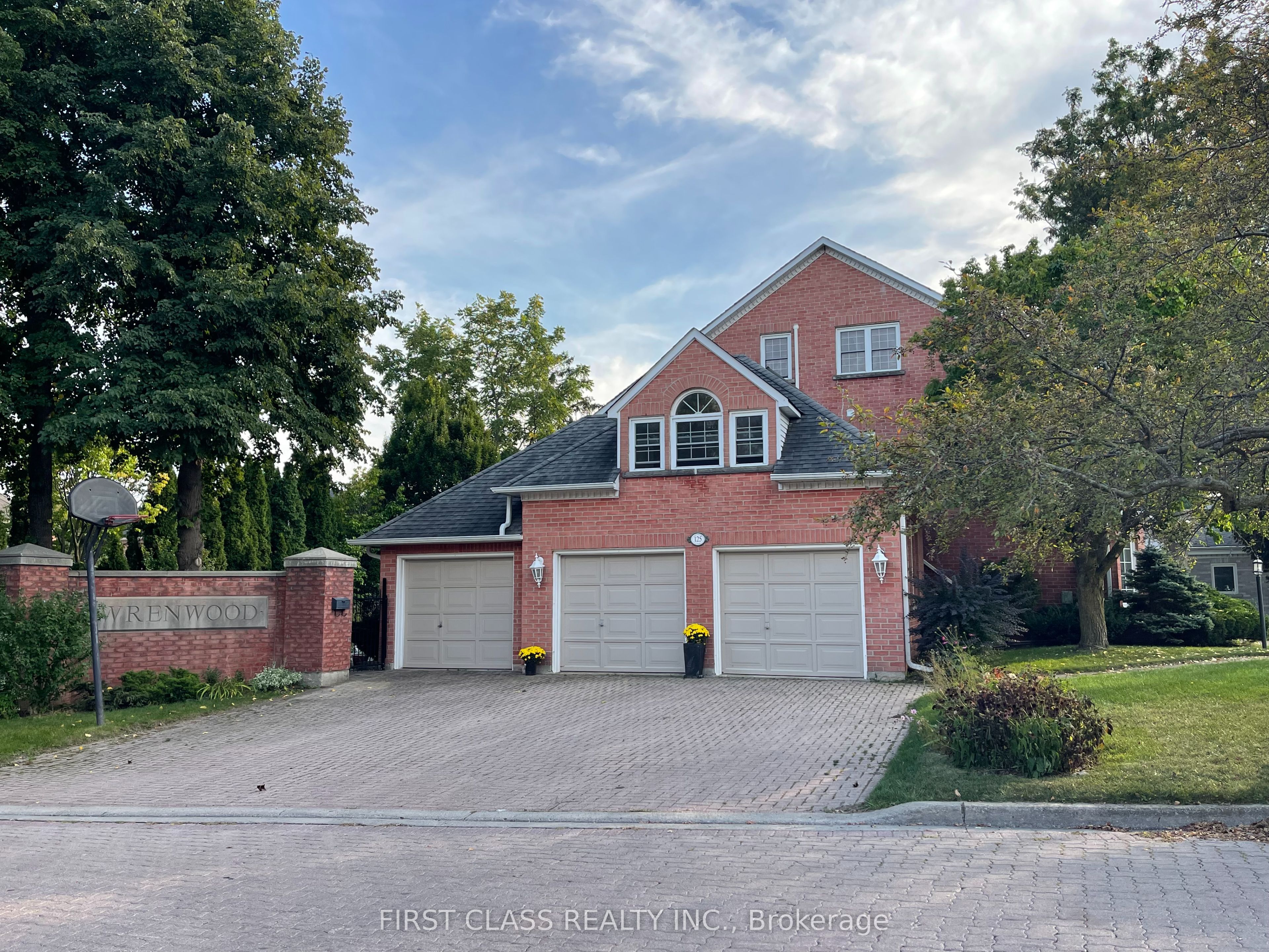 125 Longwater Chase