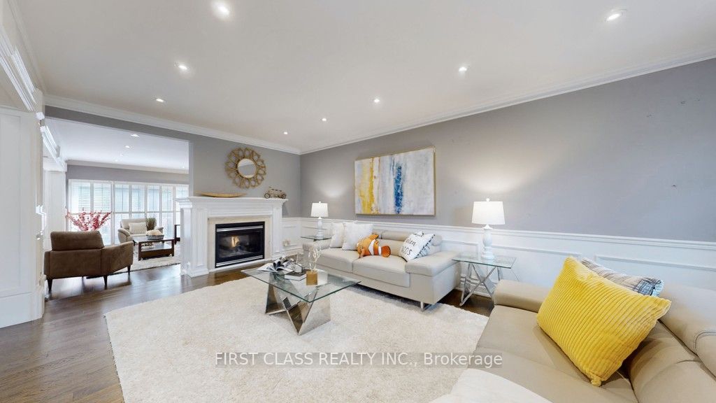 125 Longwater Chase