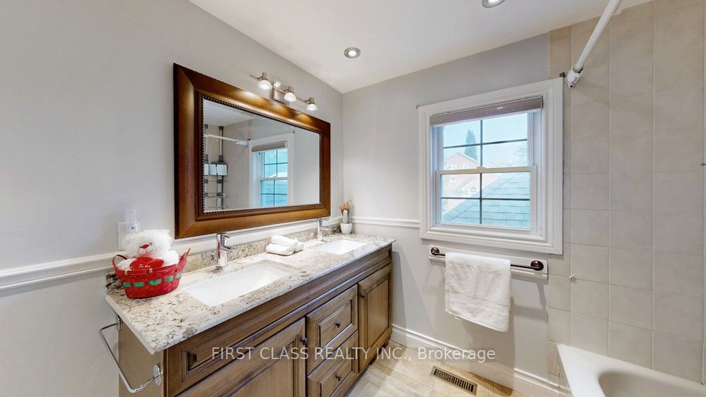 125 Longwater Chase