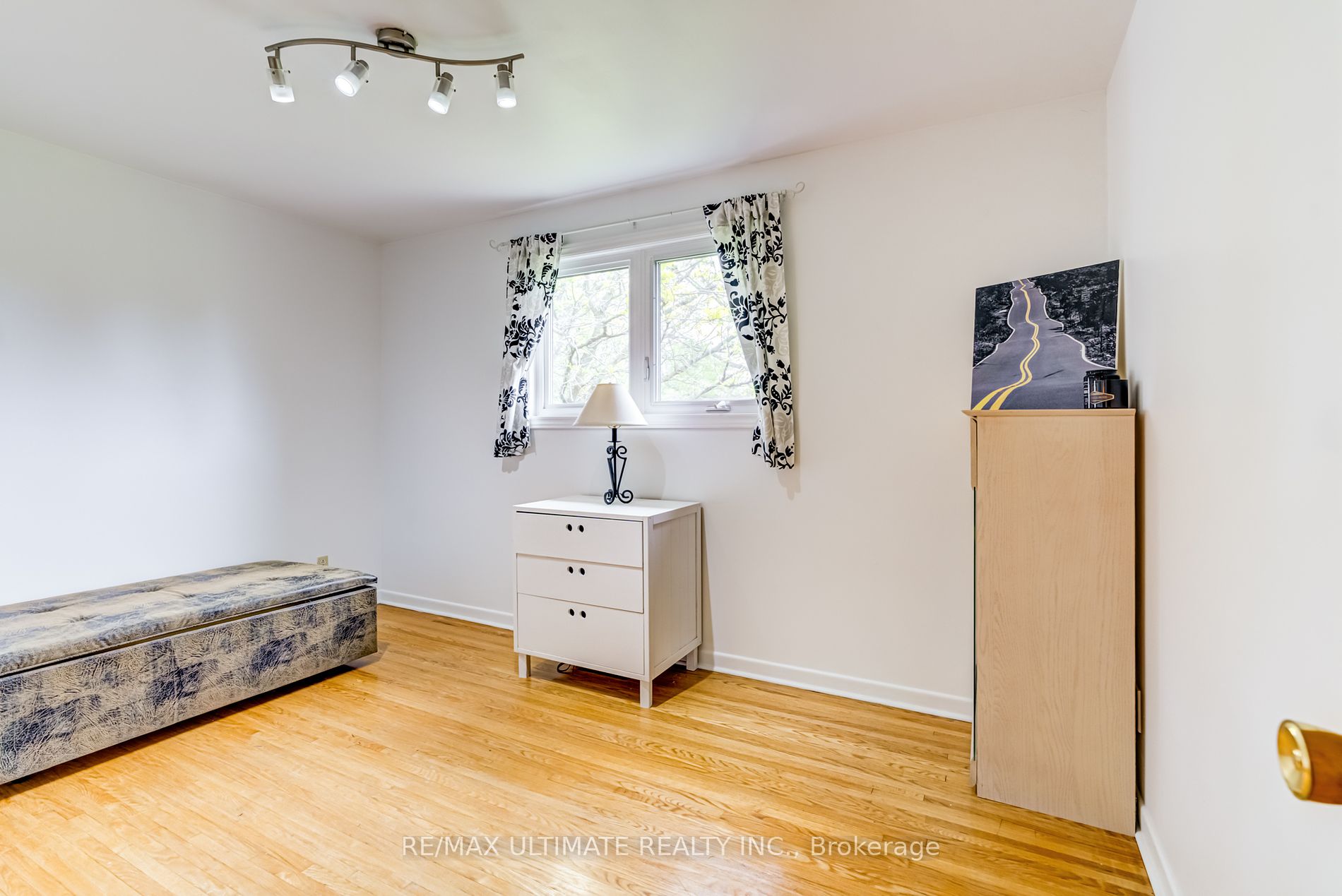 5193 Aurora Road