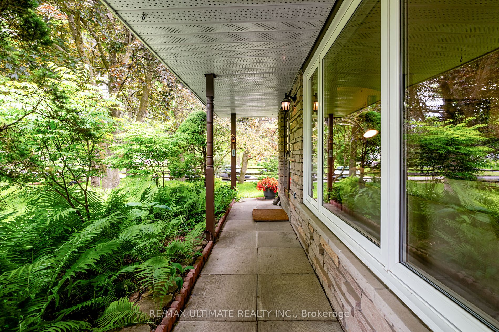 5193 Aurora Road