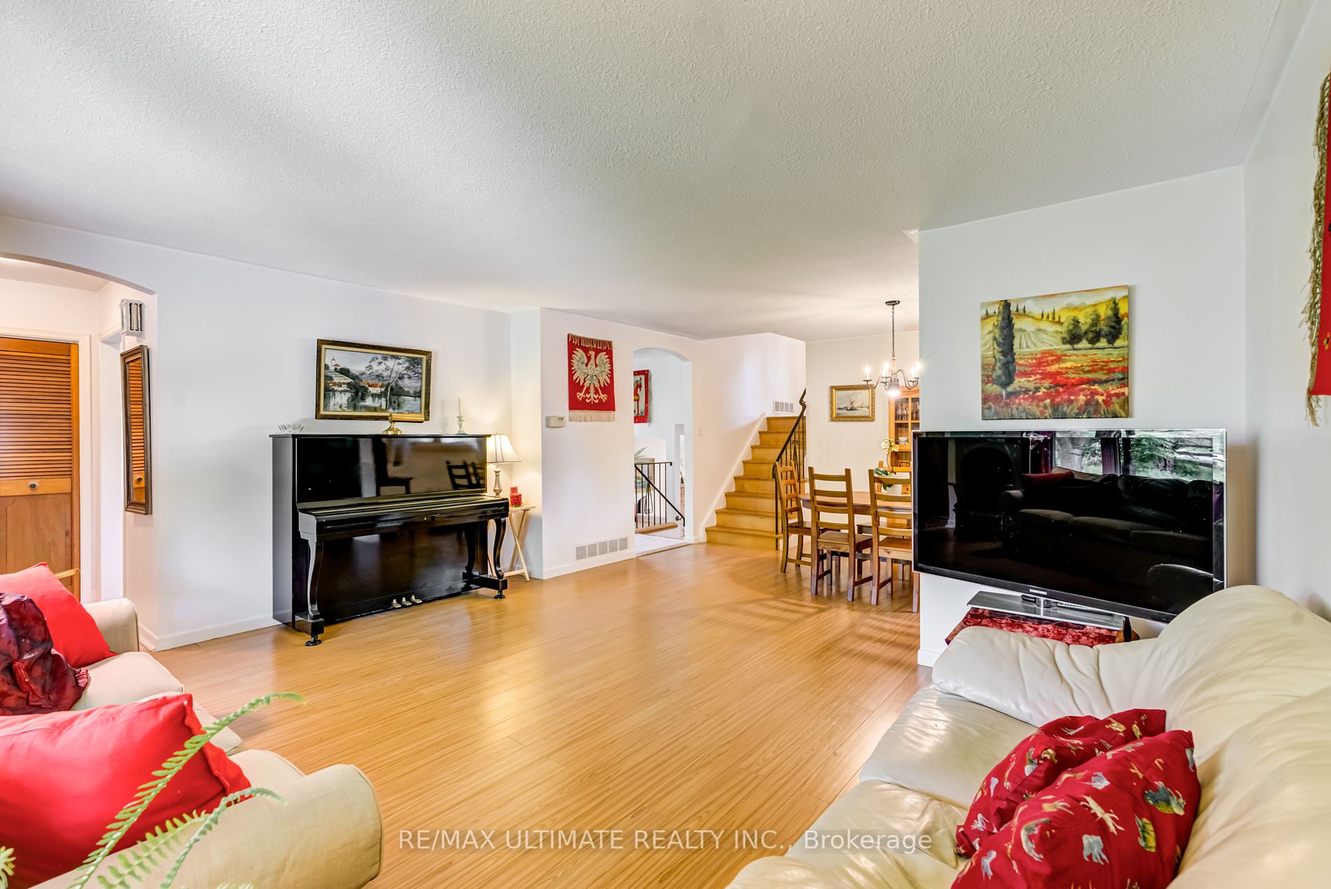 5193 Aurora Road