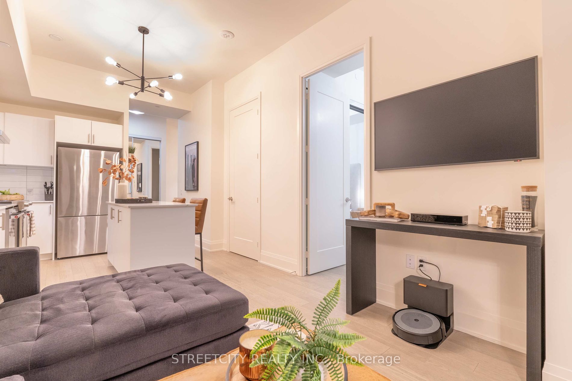 9000 Jane Street #2514