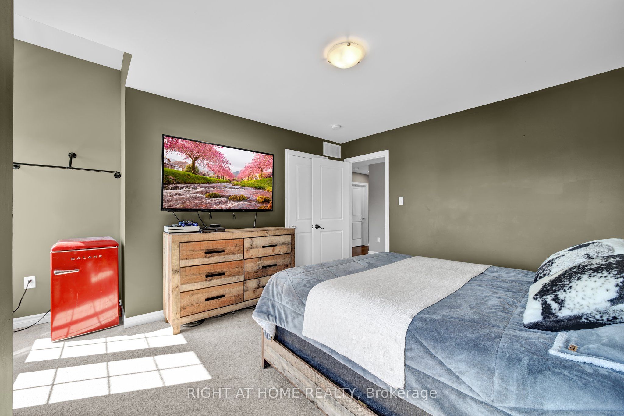 40 Ridge Gate Crescent