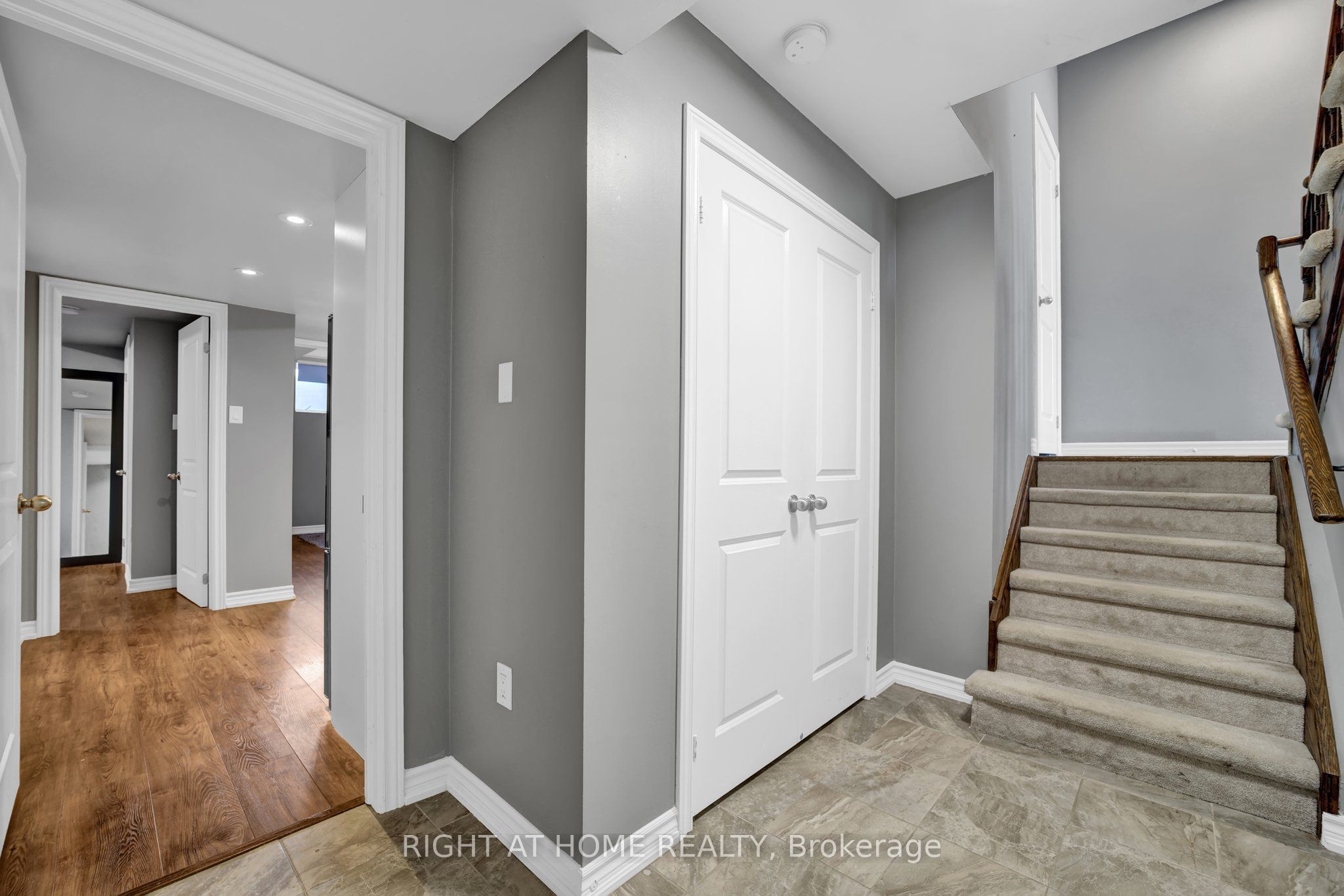 40 Ridge Gate Crescent