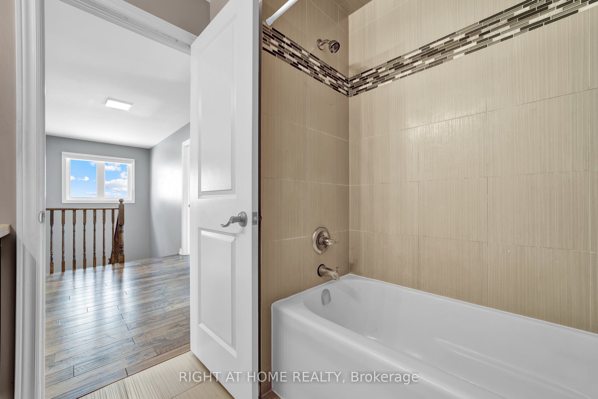 40 Ridge Gate Crescent