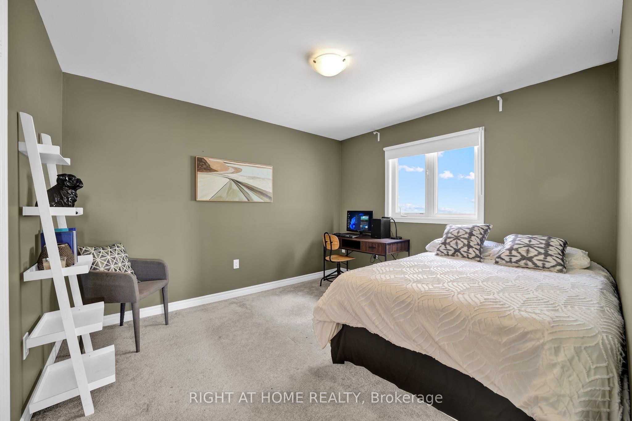 40 Ridge Gate Crescent