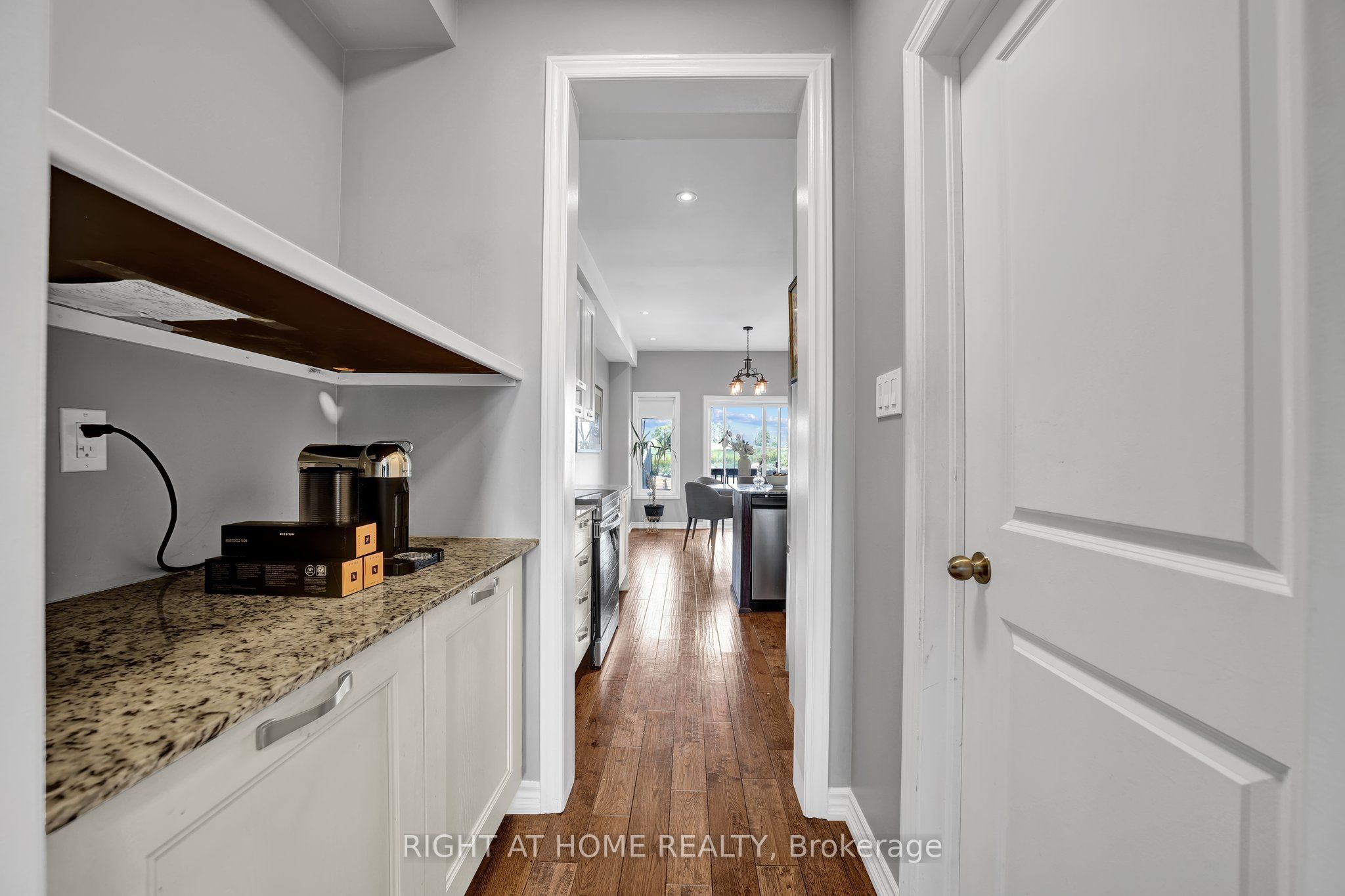 40 Ridge Gate Crescent