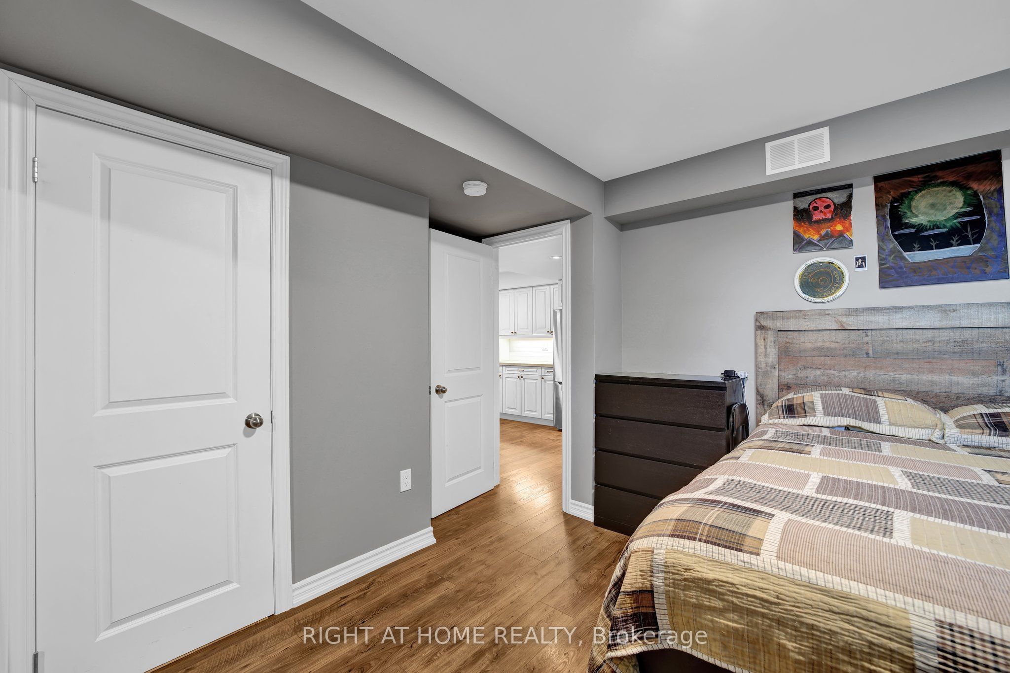40 Ridge Gate Crescent
