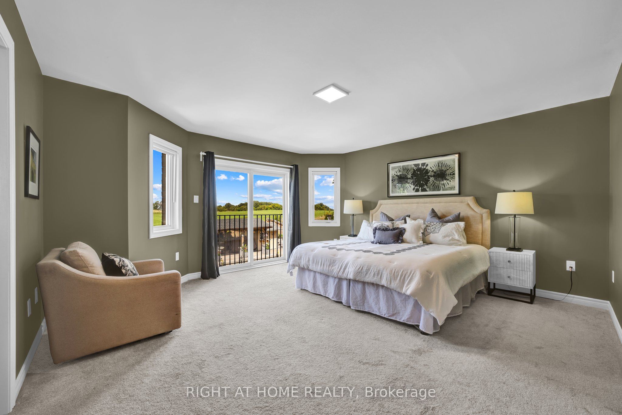 40 Ridge Gate Crescent