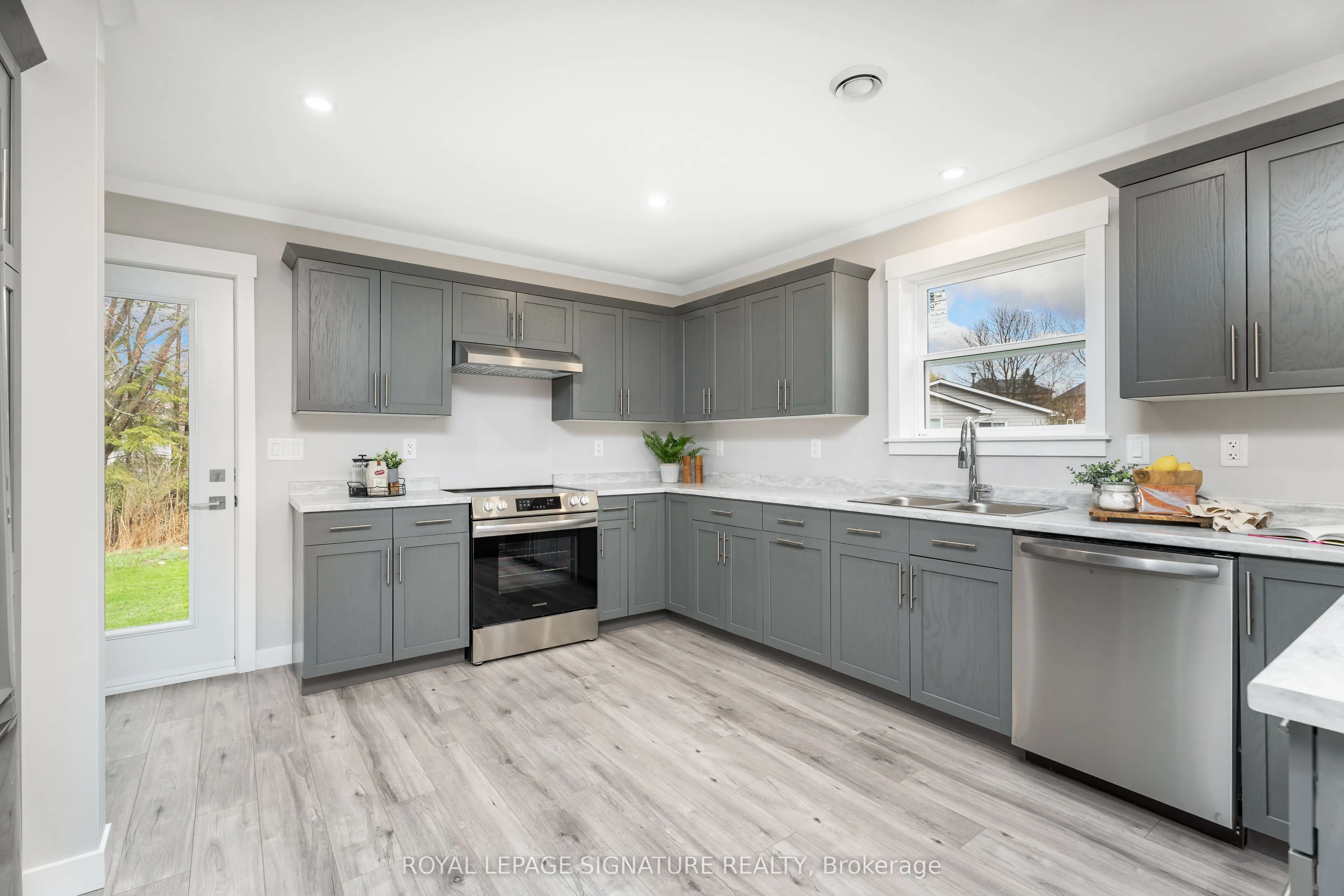 16 Briarwood Place