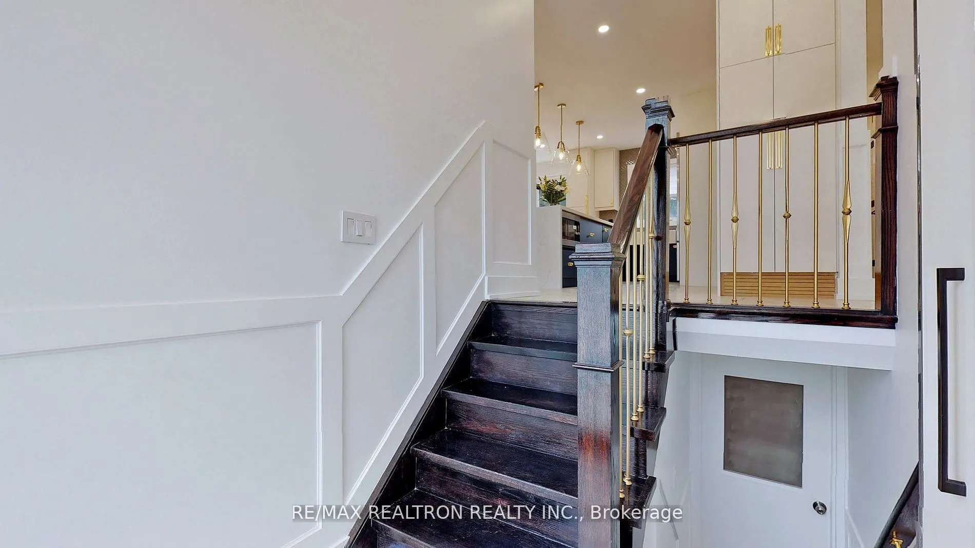 111 Evahill Crescent