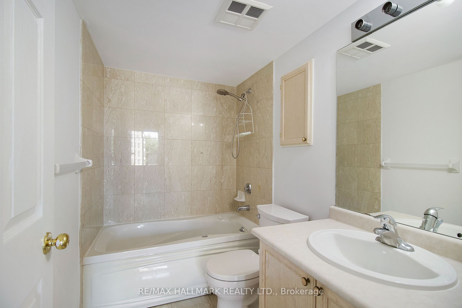 2100 John Street, #203