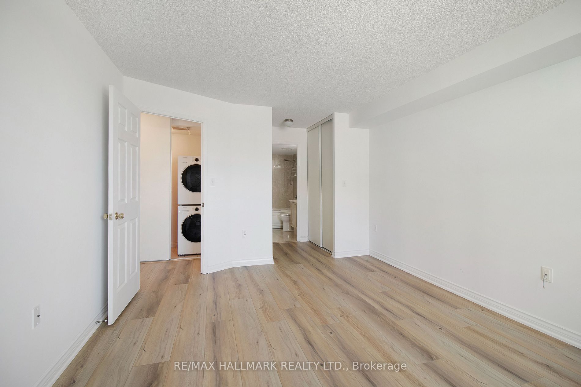 2100 John Street, #203