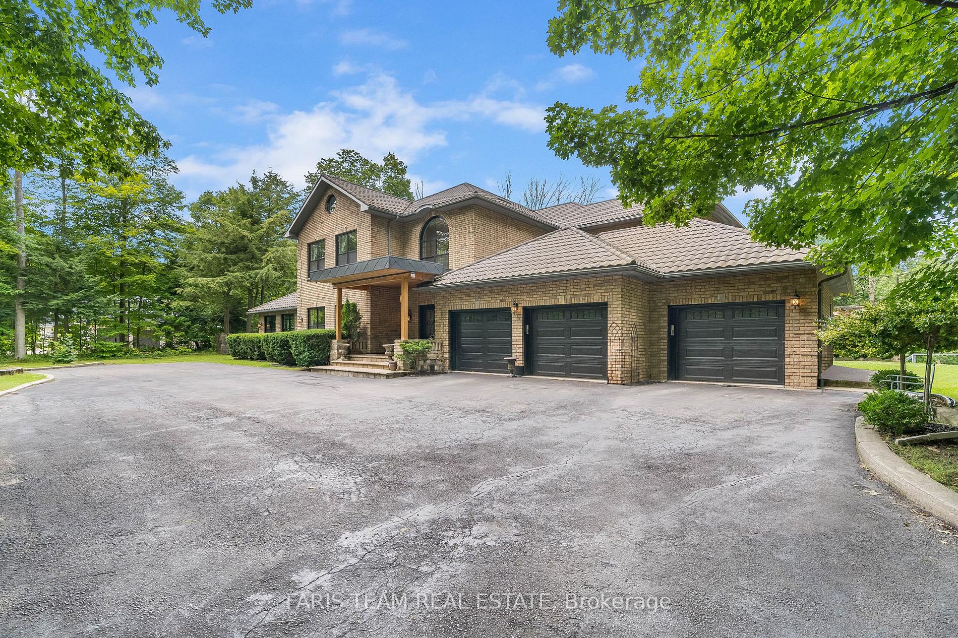 1826 Quantz Cres