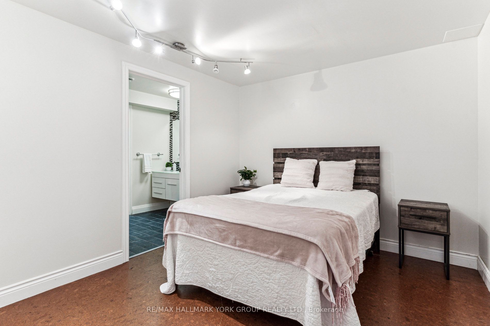 27 Bagshaw Crescent