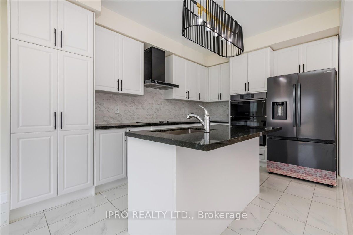 78 Lorne Thomas Place