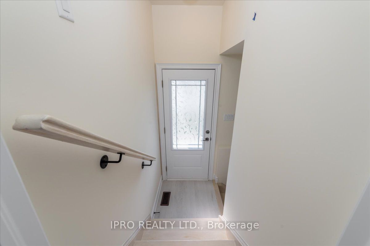 78 Lorne Thomas Place