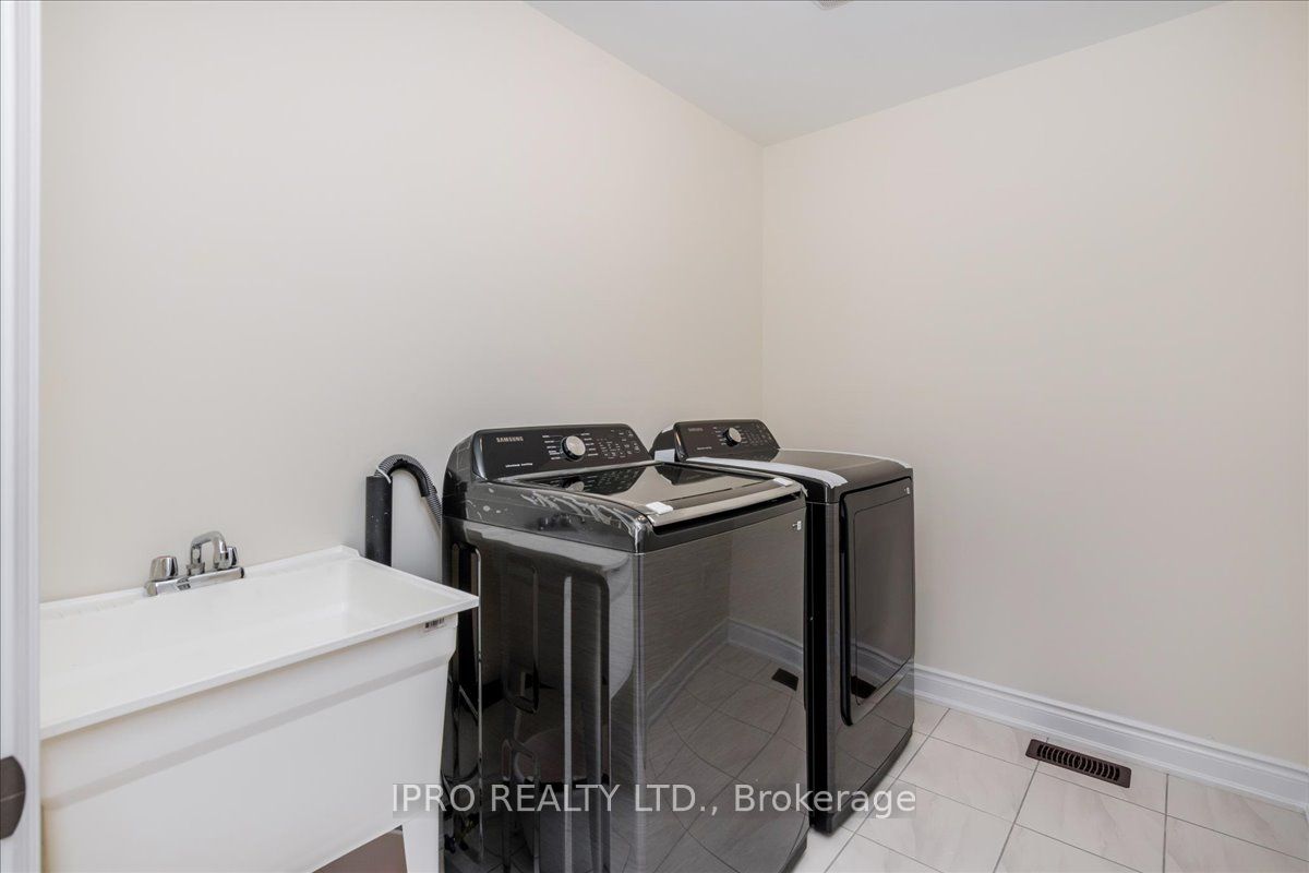 78 Lorne Thomas Place