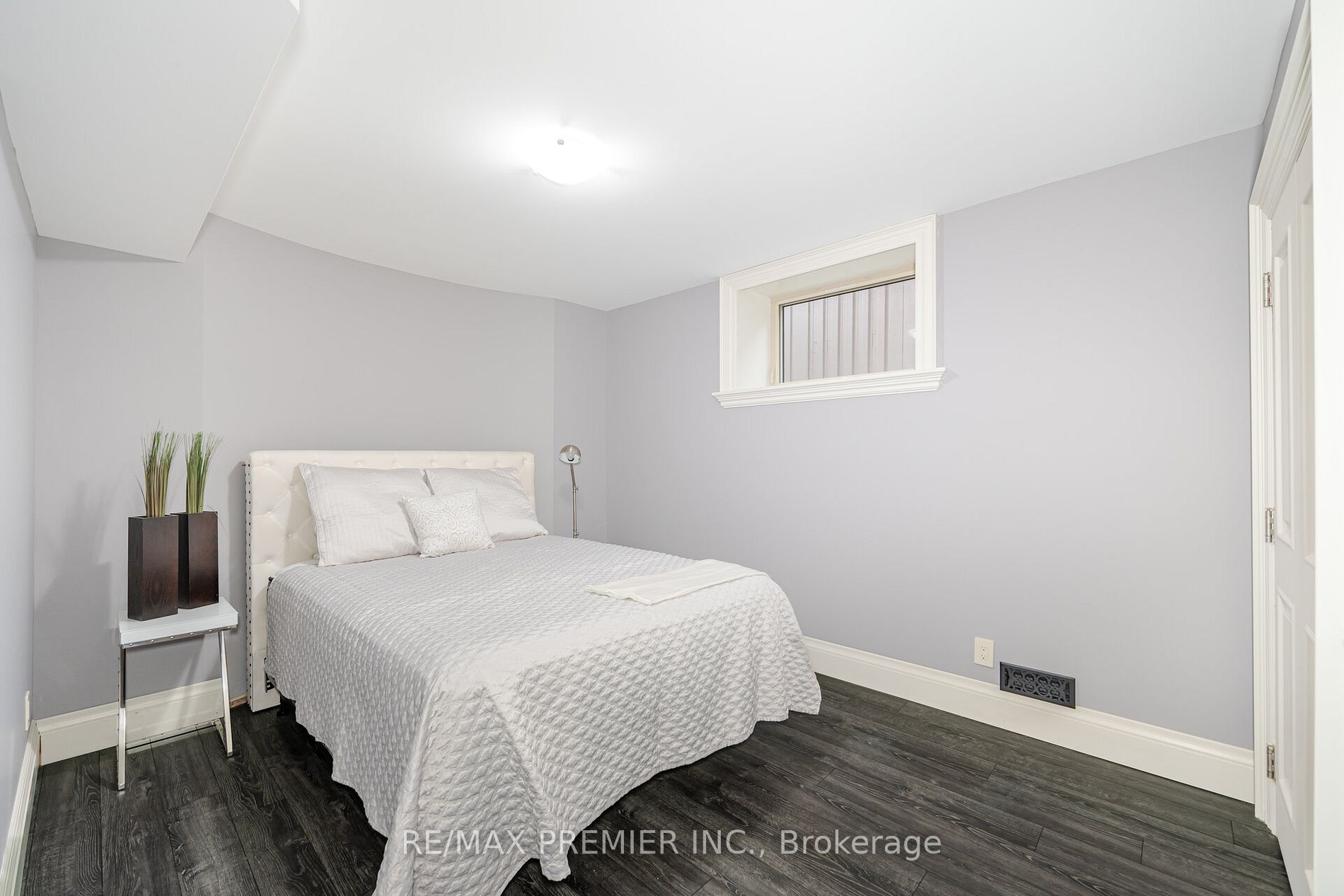 28 Ellerby Square N