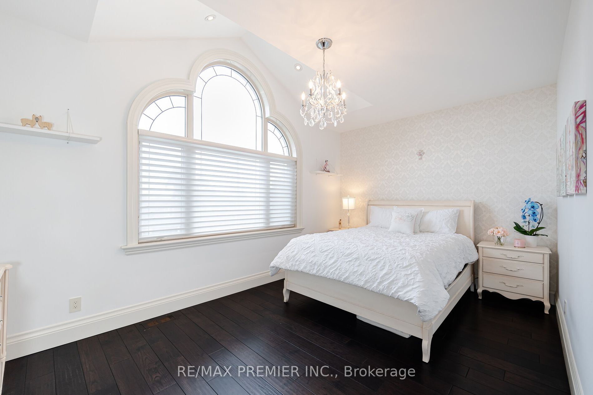 28 Ellerby Square N