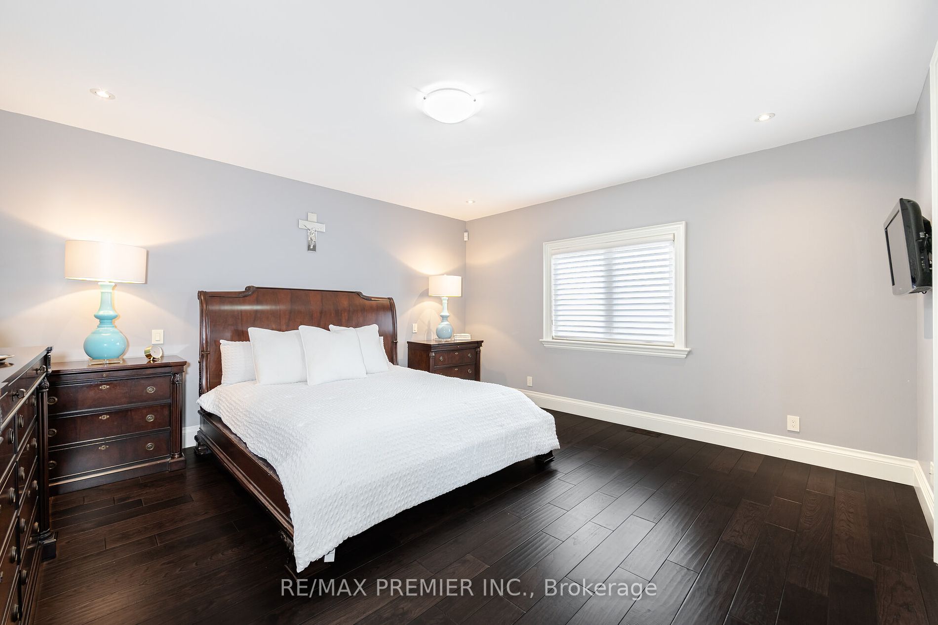 28 Ellerby Square N