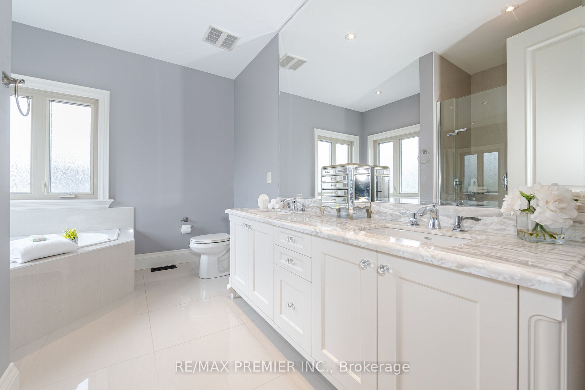 28 Ellerby Square N