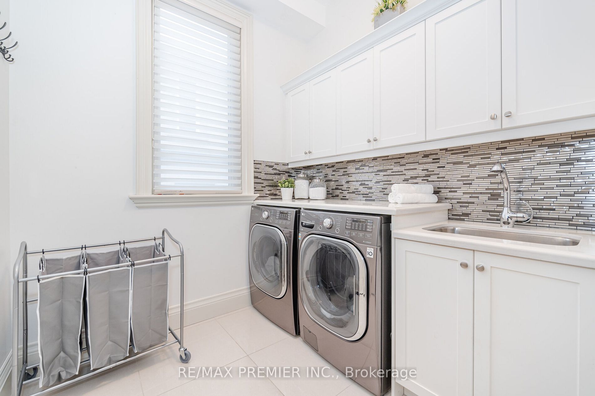 28 Ellerby Square N