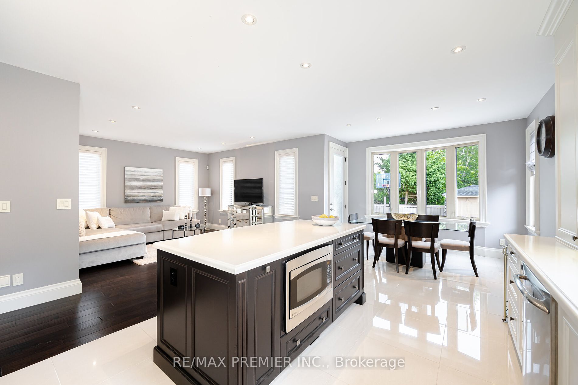 28 Ellerby Square N
